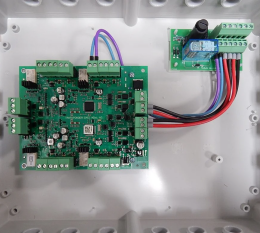 Matériel déporté adressable en boîtier MD4L 4 lignes de télécommande et module de puissance pré-câblé